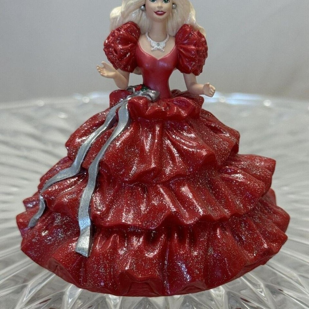1996 Edition Based on 1988 Happy Holiday Barbie Hallmark Keepsake Ornament